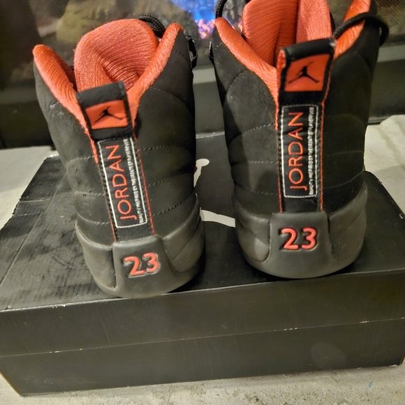 Retro Air Jordan 12 Retro girls- Black and Siren Ren Size 5 - Picture 2 of 6